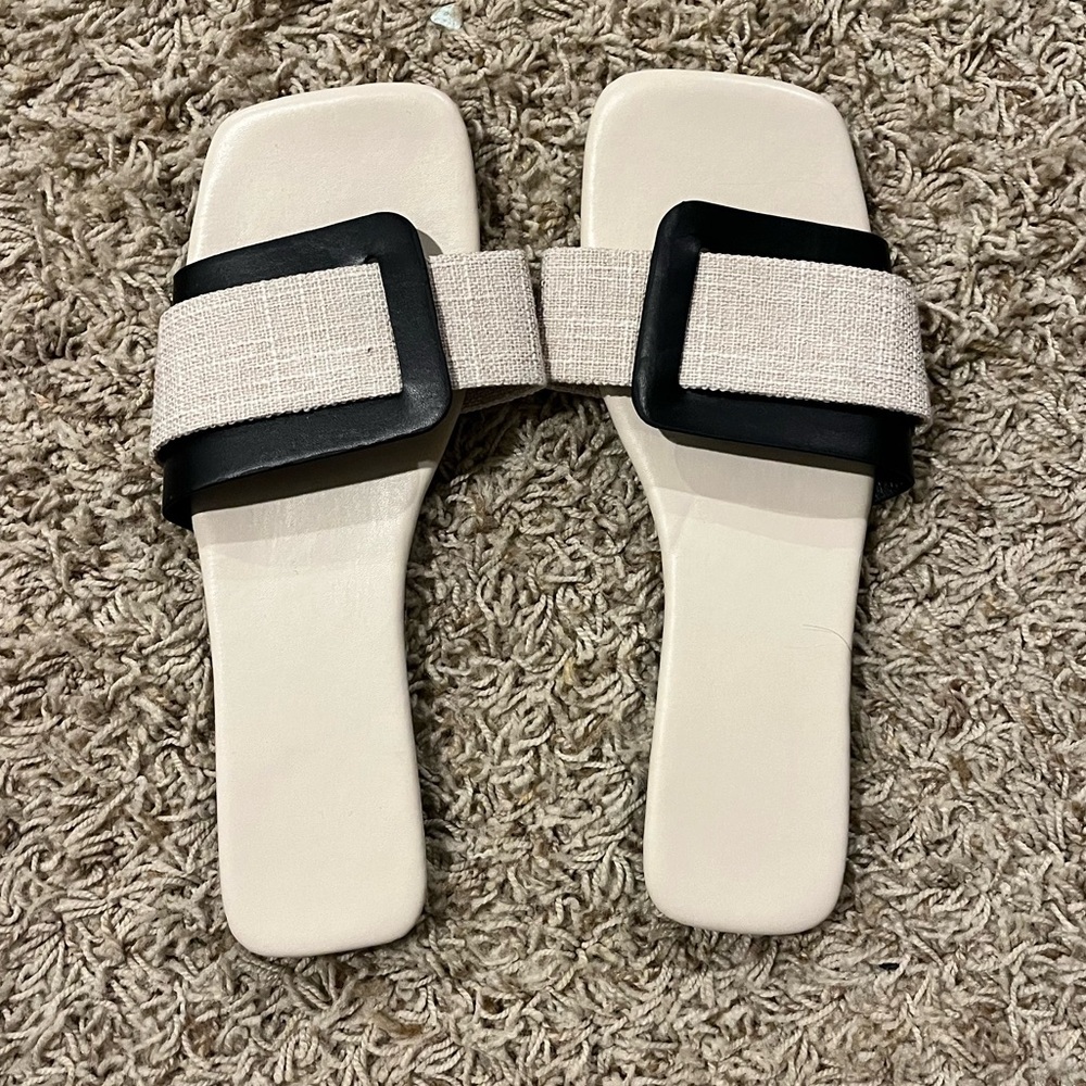 CUTE SANDALS CREAM/BLACK SIZE 38/7.5 - Picture 2 of 5